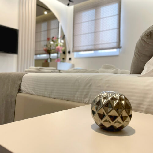 6) Dvokrevetna soba (francuski ležaj) cijena za dvije osobe