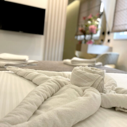 6) Dvokrevetna soba (francuski ležaj) cijena za dvije osobe